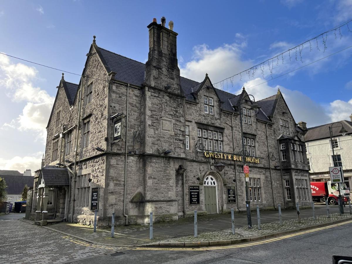 The Bull Hotel Llangefni Buitenkant foto