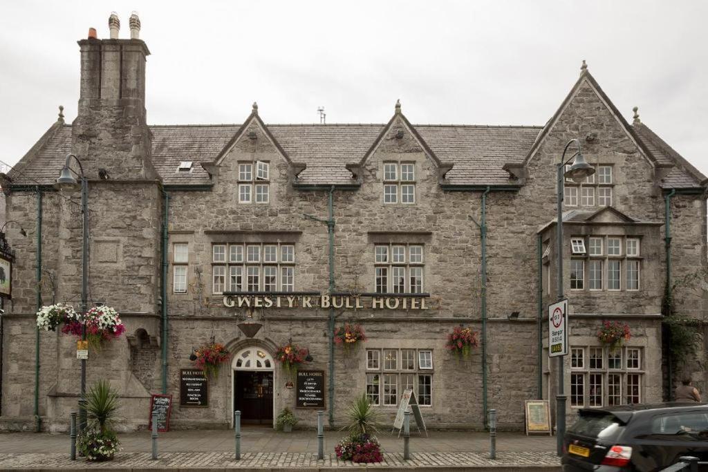 The Bull Hotel Llangefni Buitenkant foto