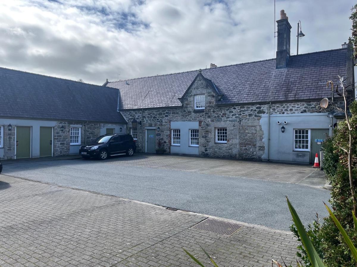 The Bull Hotel Llangefni Buitenkant foto