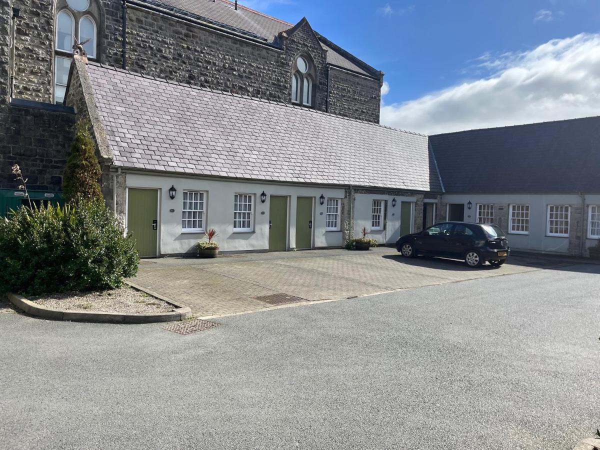 The Bull Hotel Llangefni Buitenkant foto
