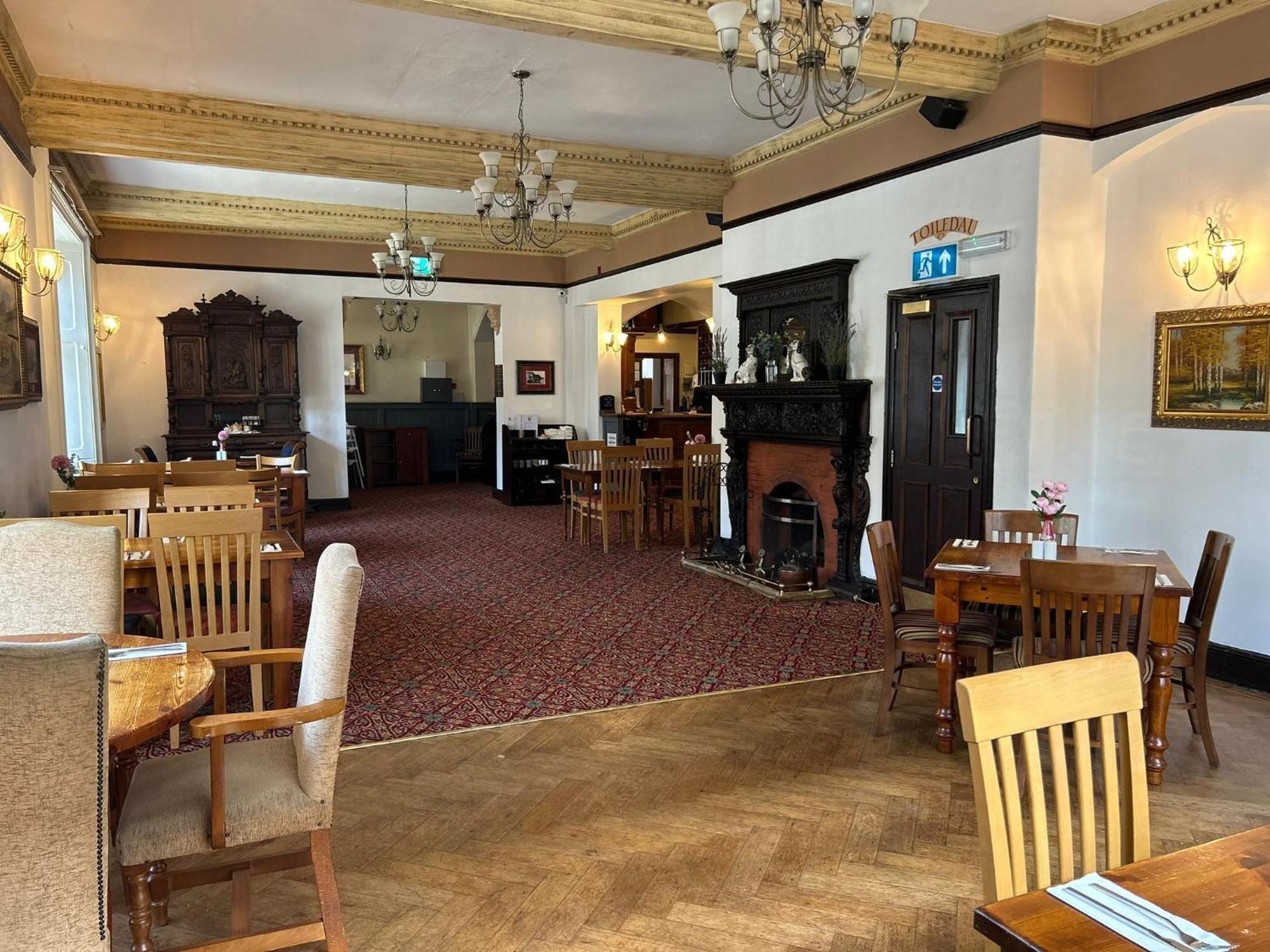 The Bull Hotel Llangefni Buitenkant foto