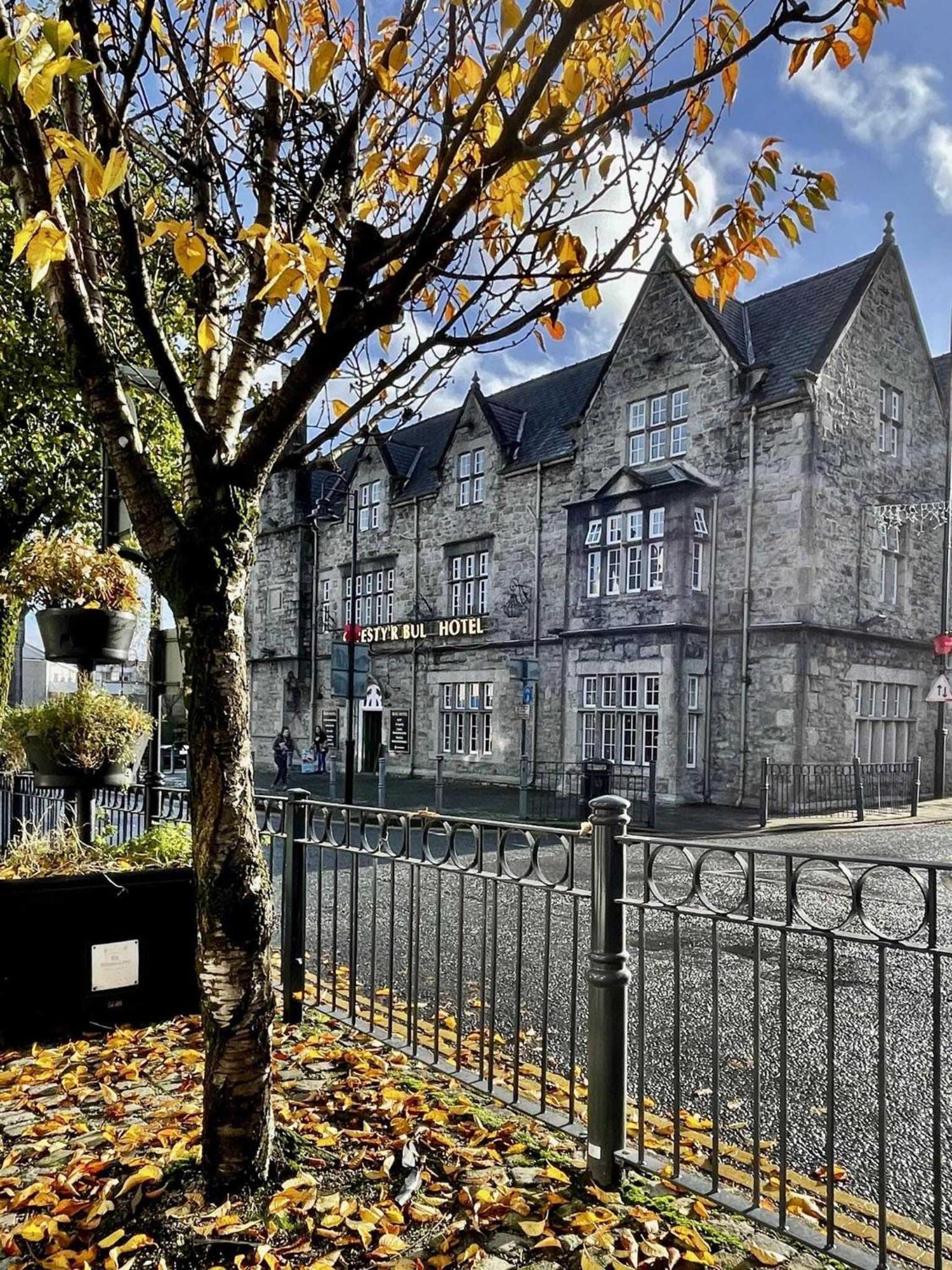 The Bull Hotel Llangefni Buitenkant foto