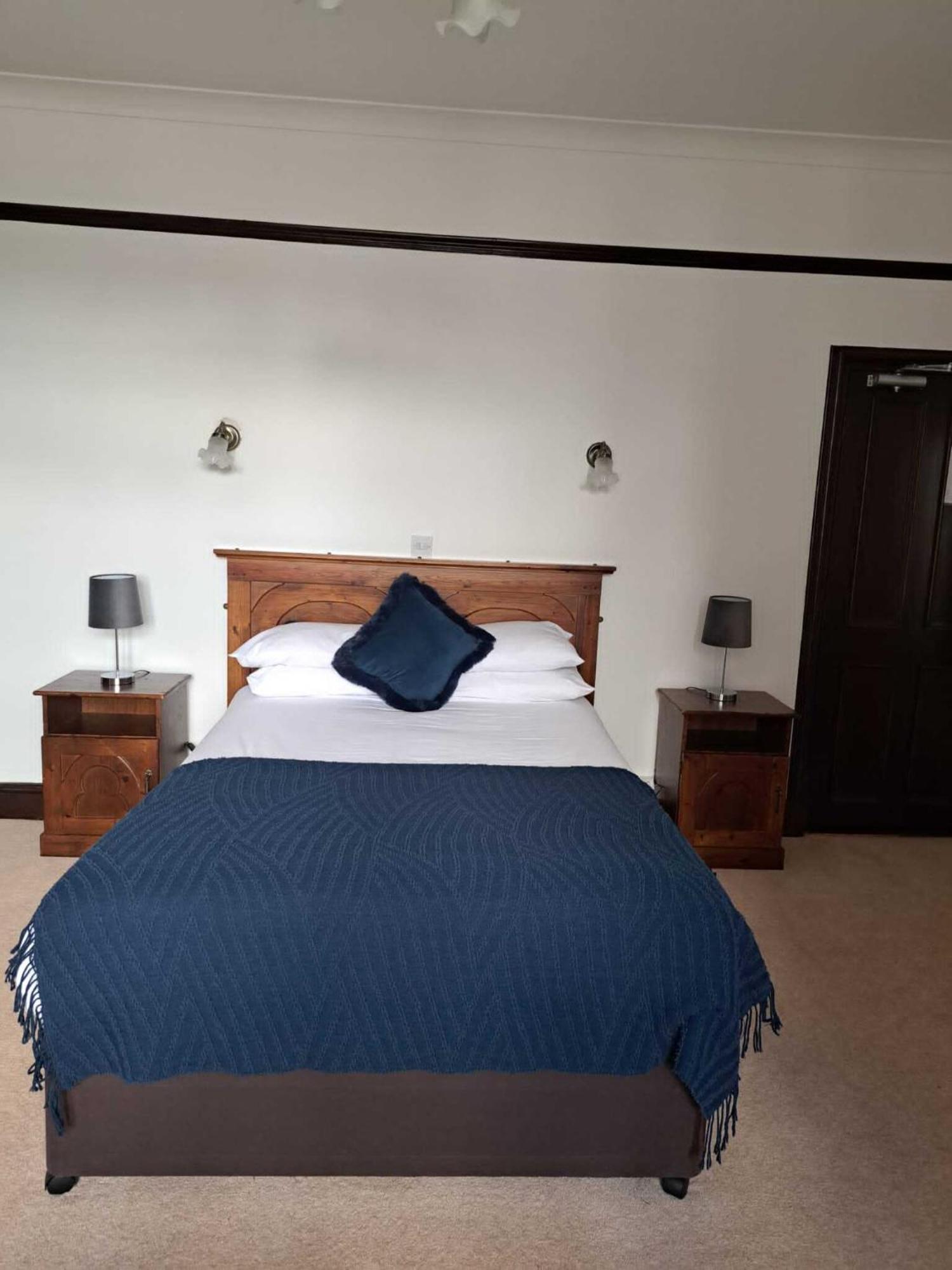 The Bull Hotel Llangefni Buitenkant foto