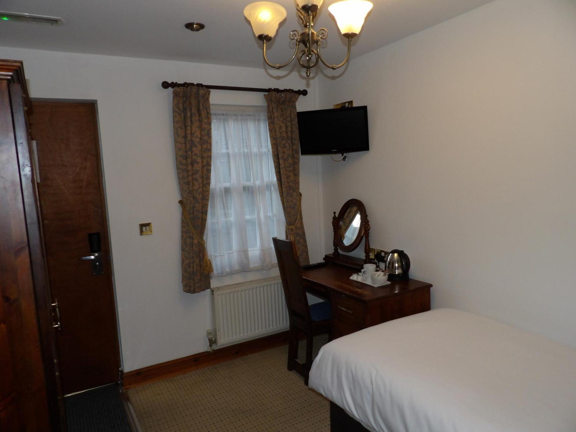 The Bull Hotel Llangefni Buitenkant foto